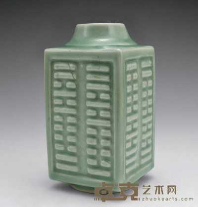 民国 豆青八卦棕式瓶 高13.5cm